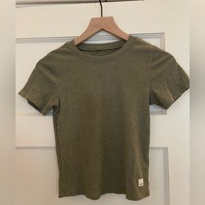 Vuori Women’s Mudra Fitted T-Shirt - XS in Pistachio